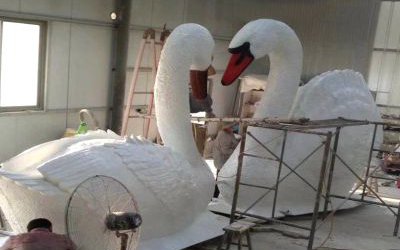 景區玻璃鋼創意白天鵝愛心雕塑