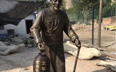 景區(qū)廣場擺放提燈籠的老人玻璃鋼仿銅雕塑