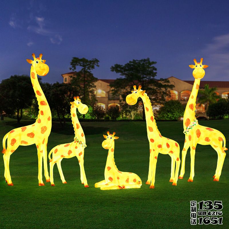 廣場戶外夜晚照明玻璃鋼五只長頸鹿雕塑 廣場戶外夜晚照明玻璃鋼五只長頸鹿雕塑