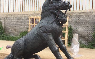 大型景區(qū)玻璃鋼仿銅坐著的神獸麒麟雕塑