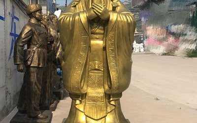 學(xué)院廣場擺放玻璃鋼漆金孔子銅雕像