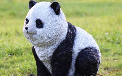 廣場觀光區(qū)蹲坐姿態(tài)玻璃鋼仿真熊貓雕塑