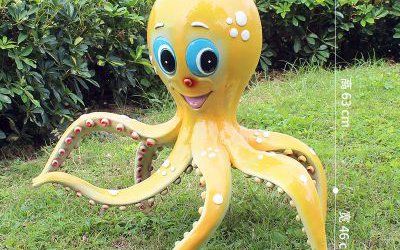 公園草坪擺放的卡通玻璃鋼章魚雕塑
