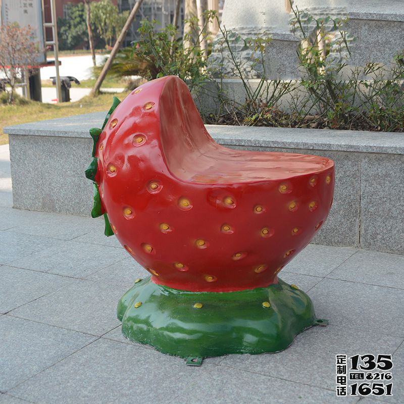 公園景區玻璃鋼創意草莓雕塑 公園景區玻璃鋼創意草莓雕塑