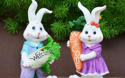 景區創意玻璃鋼卡通彩繪兔子雕塑