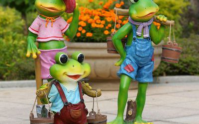 景區(qū)公園玻璃鋼開通彩繪青蛙雕塑