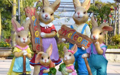 農(nóng)場(chǎng)擺放的玻璃鋼彩繪兔子雕塑