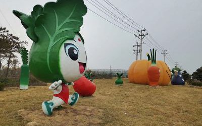 農(nóng)場(chǎng)大型創(chuàng)意玻璃鋼卡通蔬菜公仔雕塑