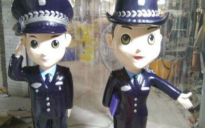 警校景區(qū)玻璃鋼卡通警察人物雕塑