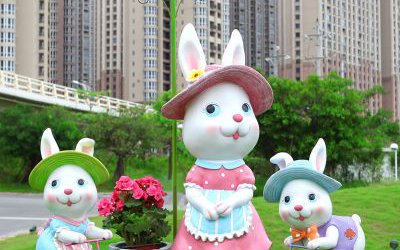 玻璃鋼樹脂彩繪公園草坪創意可愛卡通兔子雕塑