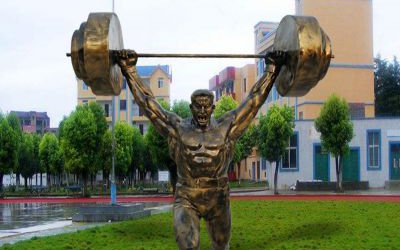 園林景區(qū)運動主題玻璃鋼仿銅舉重的人物雕塑