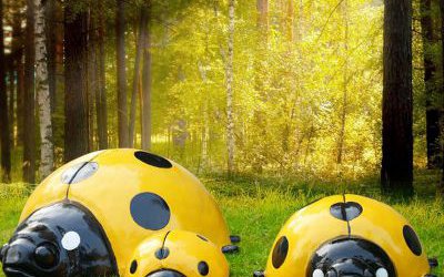 戶外公園擺放的玻璃鋼卡通七星瓢蟲雕塑