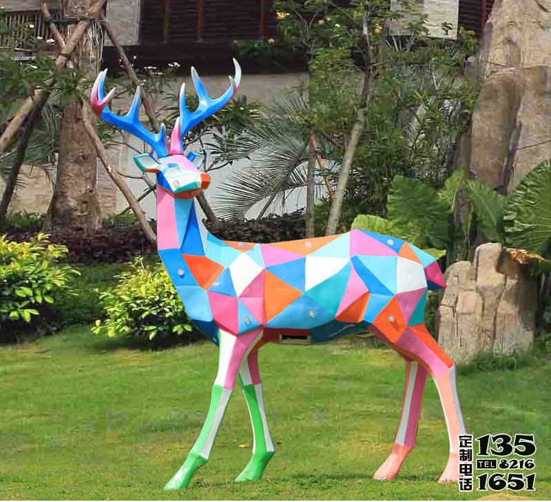 公園草坪玻璃鋼彩繪幾何梅花鹿雕塑 公園草坪玻璃鋼彩繪幾何梅花鹿雕塑