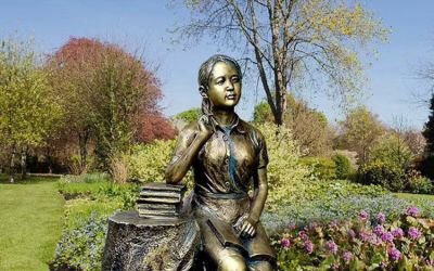 草坪園林創(chuàng)意玻璃鋼仿銅讀書(shū)人物雕塑