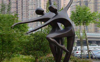 戶(hù)外抽象跳舞人物玻璃鋼仿銅雕塑