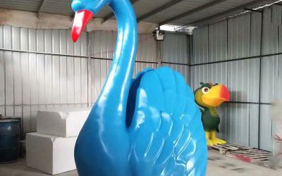 動(dòng)物園大型玻璃鋼彩繪天鵝雕塑