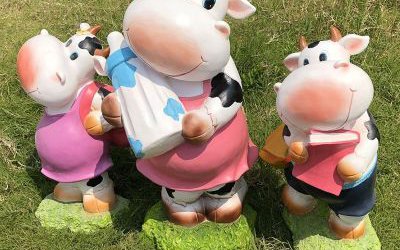 幼兒園商場玻璃鋼卡通可愛小奶牛雕塑