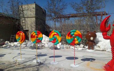 景區(qū)游樂場彩繪玻璃鋼棒棒糖雕塑