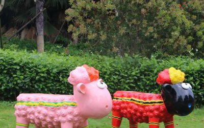 公園商場(chǎng)玻璃鋼卡通肖恩羊雕塑