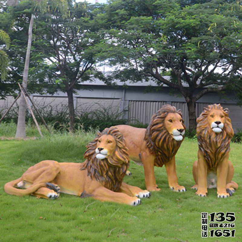 戶(hù)外草坪玻璃鋼仿真獅子雕塑