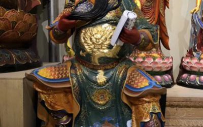 玻璃鋼彩繪大型寺廟景觀關(guān)公雕塑